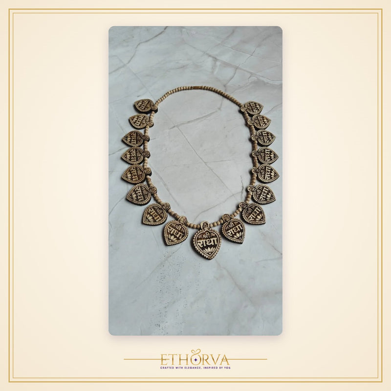 16 patta radha naam Tulsi locket mala with 1 radha naam Tulsi locket